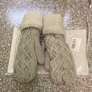 Super soft Page One Ladies Mittens